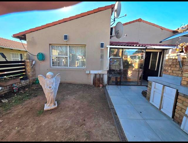 2 BEDROOM TOWNHOUSE FOR SALE IN ELSPARK